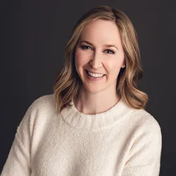 Laura McNaughton, MD, plastic surgeon providing advanced aesthetic care at Lazaderm Sioux Falls